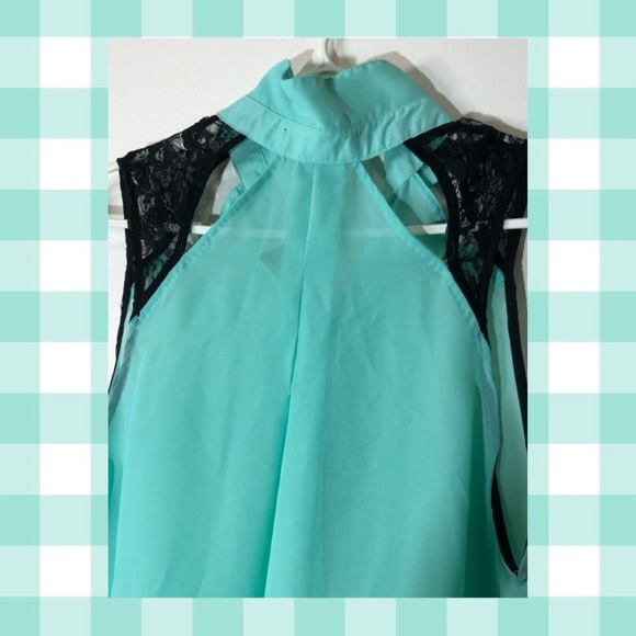 Collared Sleeveless Blouse - Picture 3 of 4